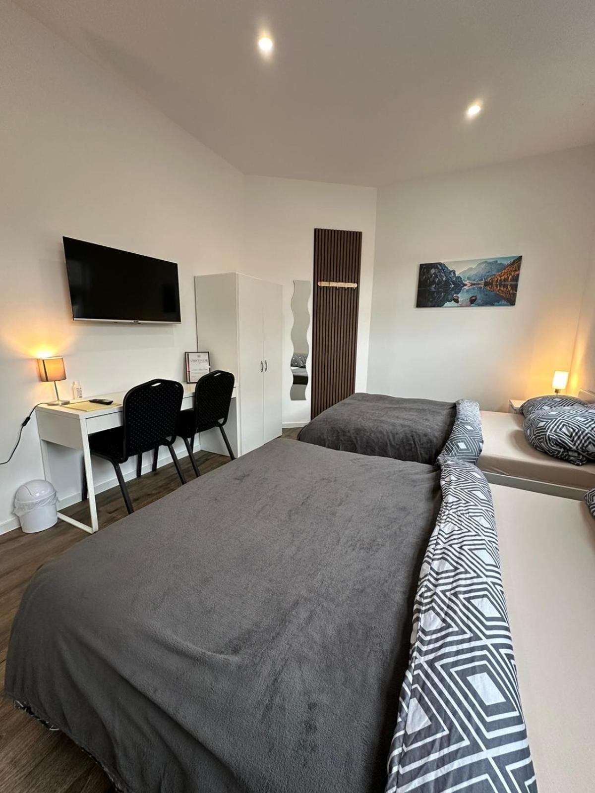 Doppel-/Zweibettzimmer mit eigenem Bad